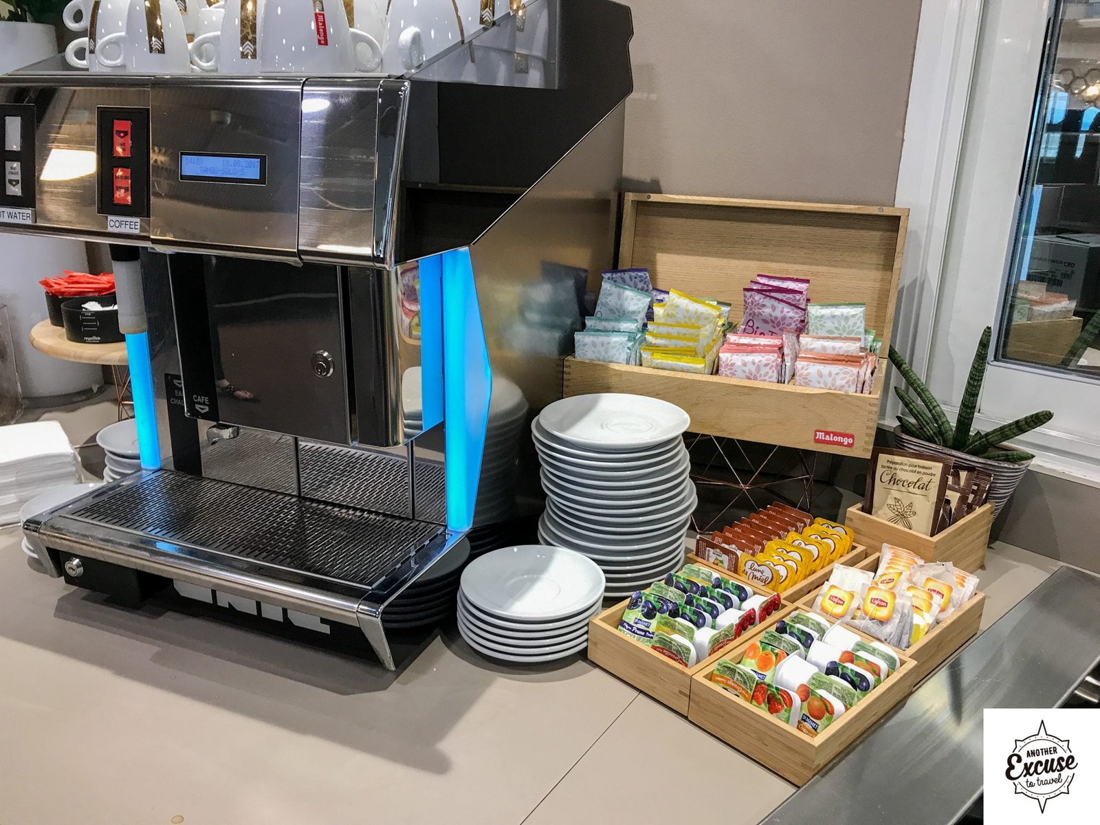 sala vip the canopy lounge nice NCE airport aeroporto Qatar airways