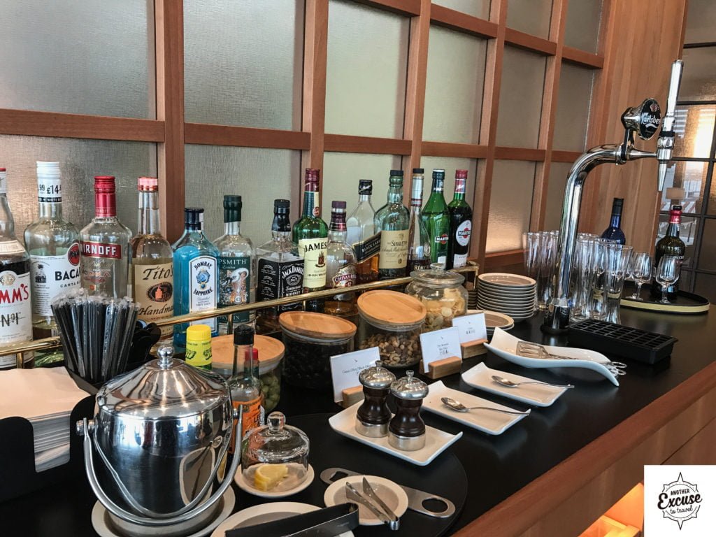 cathay pacific lounge heathrow