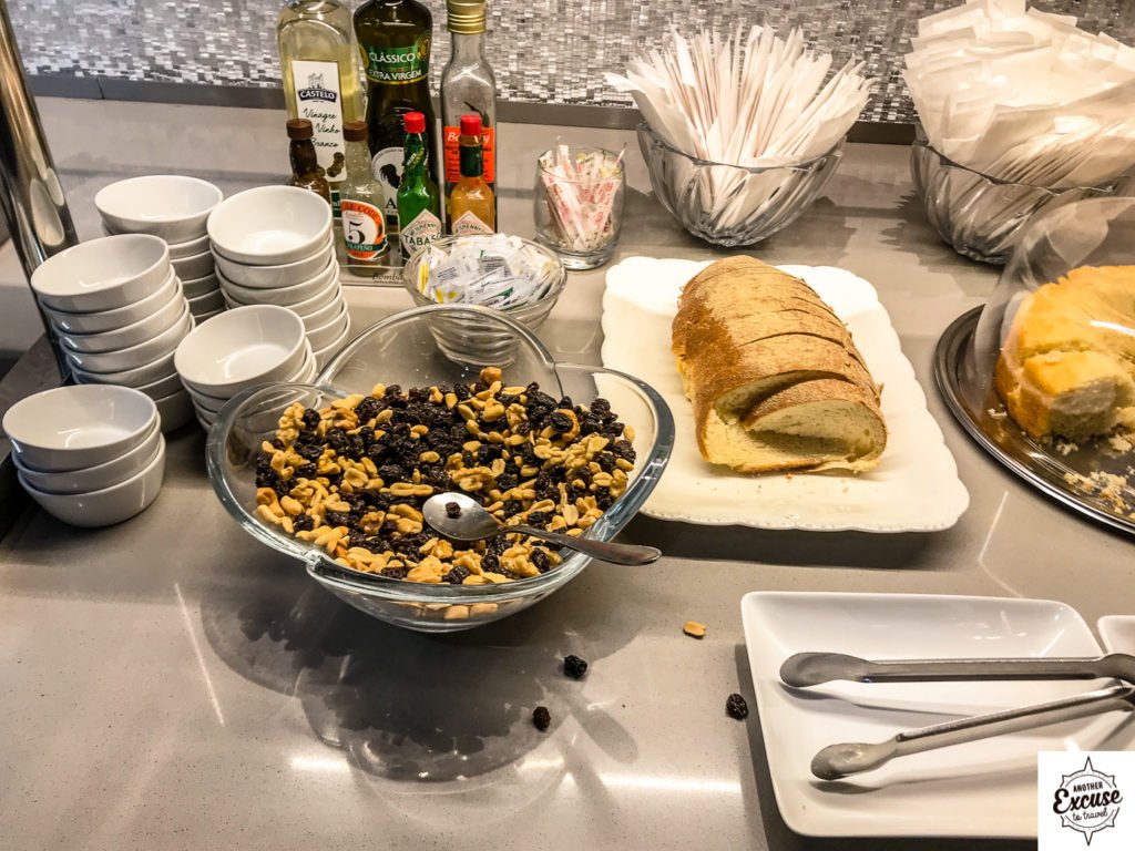 american airlines lounge GRU