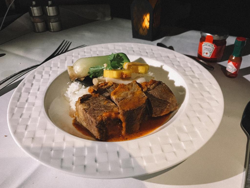 Qatar business class main course