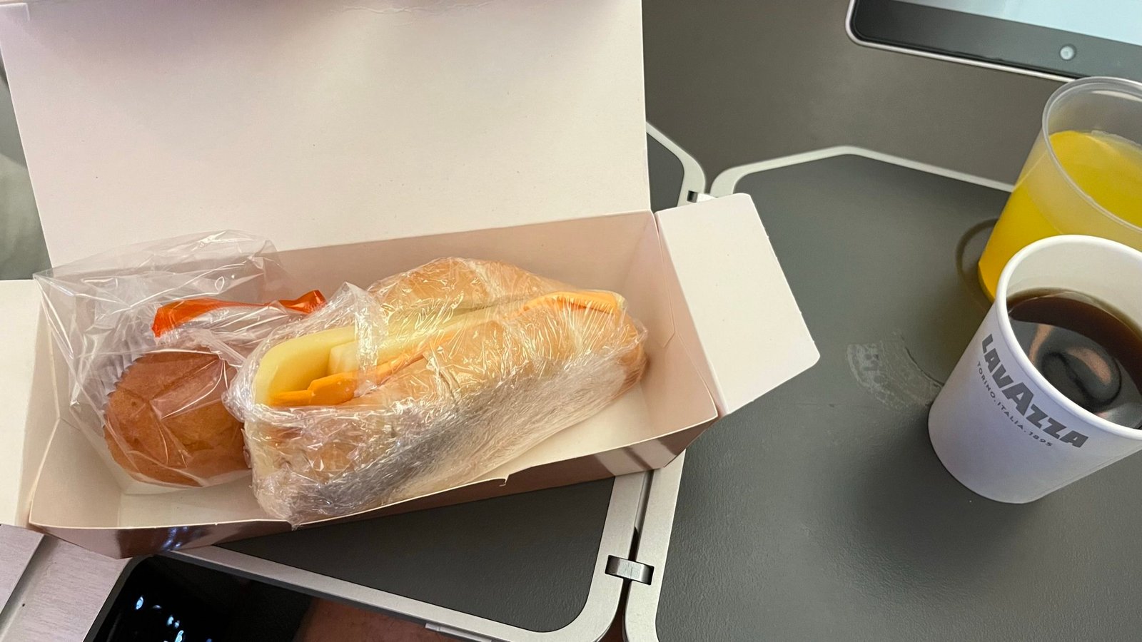 Iberia A350 premium economy landing snack