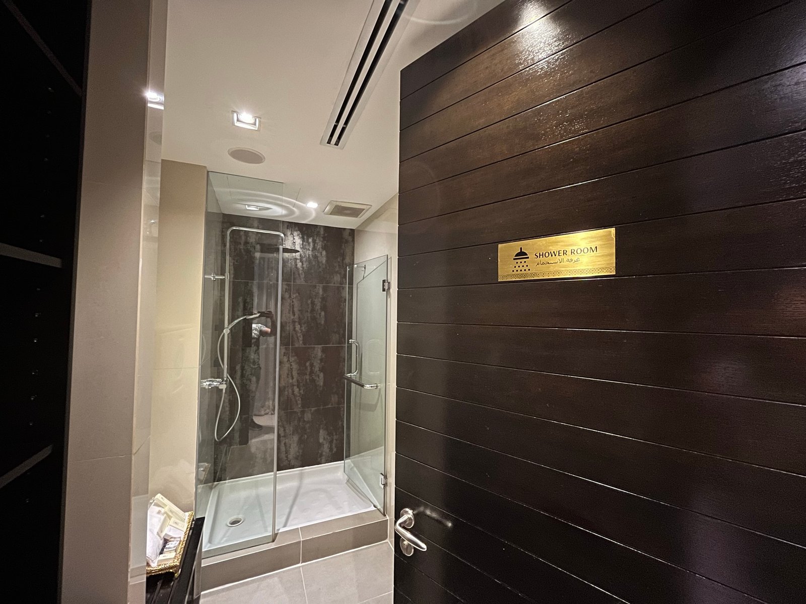 Oman Air Lounge Bangkok Shower