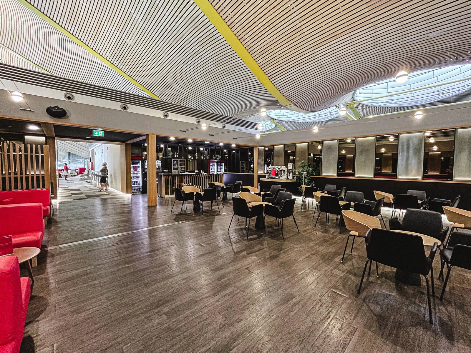 Iberia Madrid Business Lounge Terminal 4 Dalí 