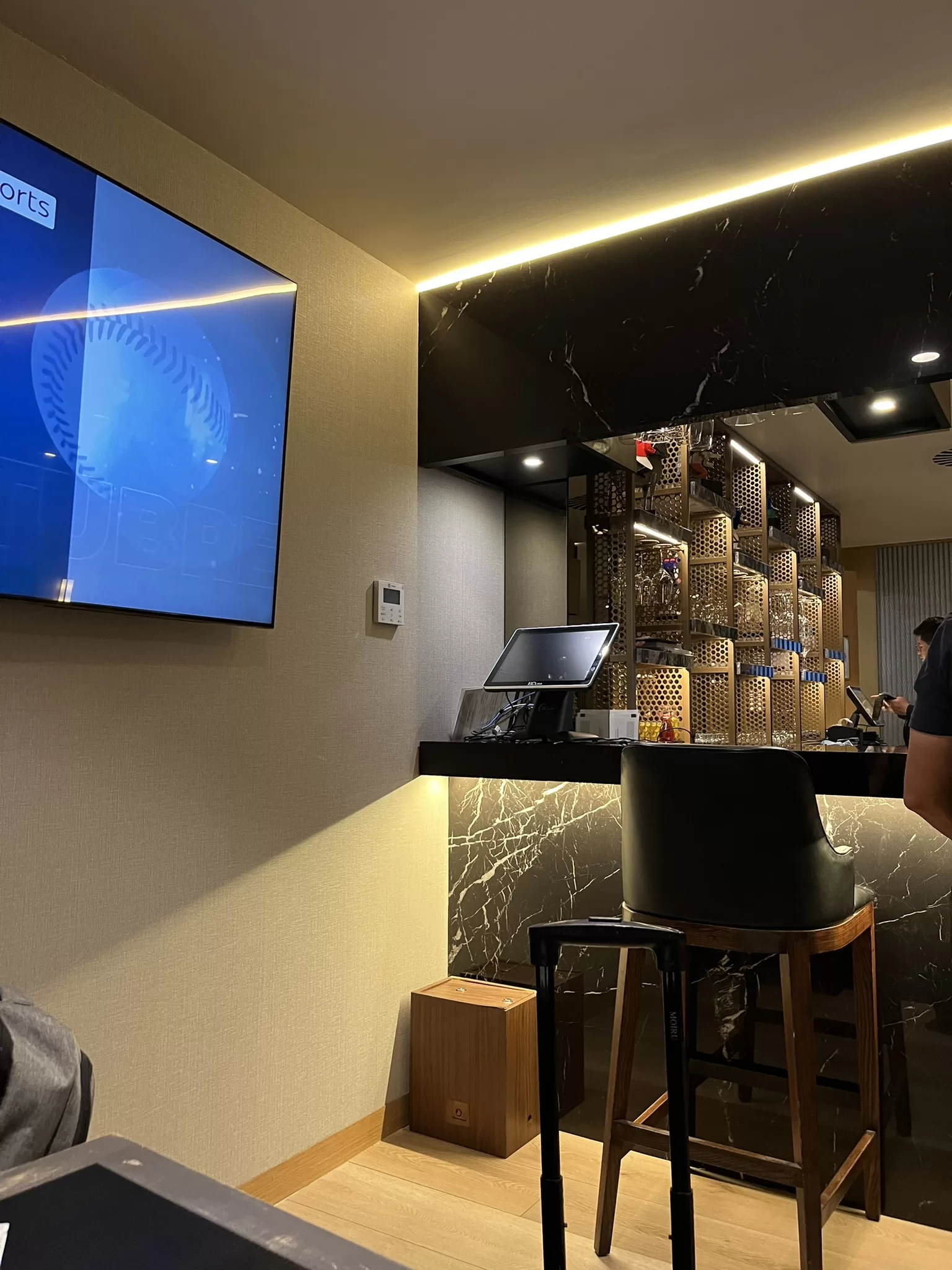 Centurion Lounge Mexico City level 2 bar area.