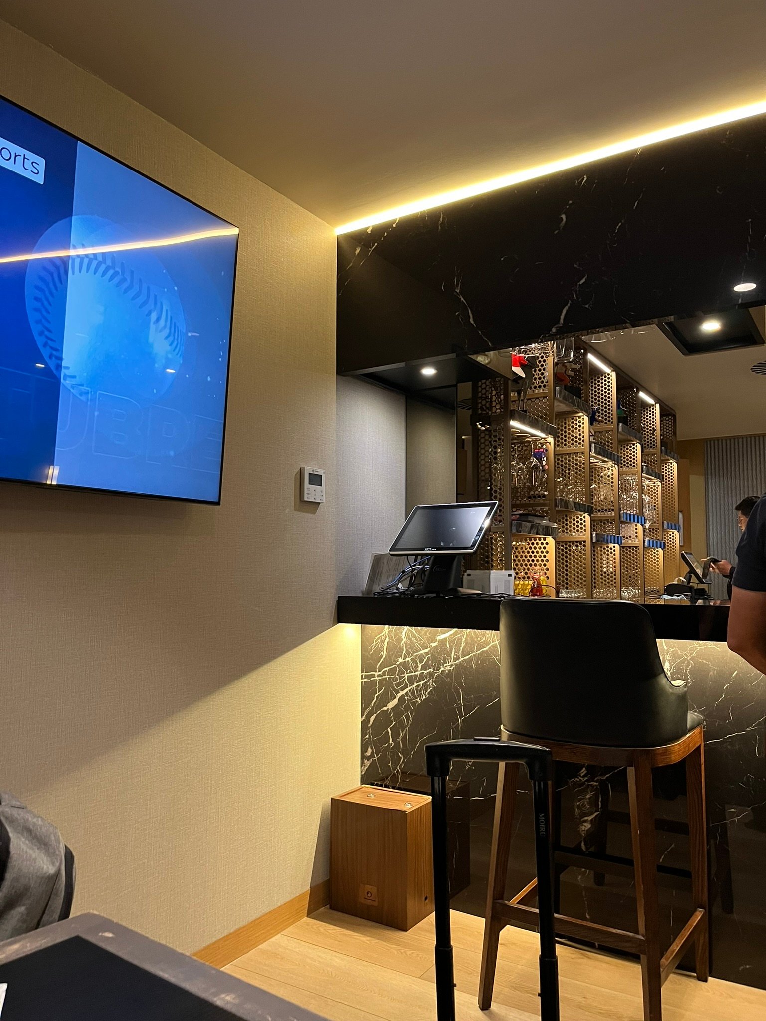 Centurion Lounge Mexico City level 2 bar area.