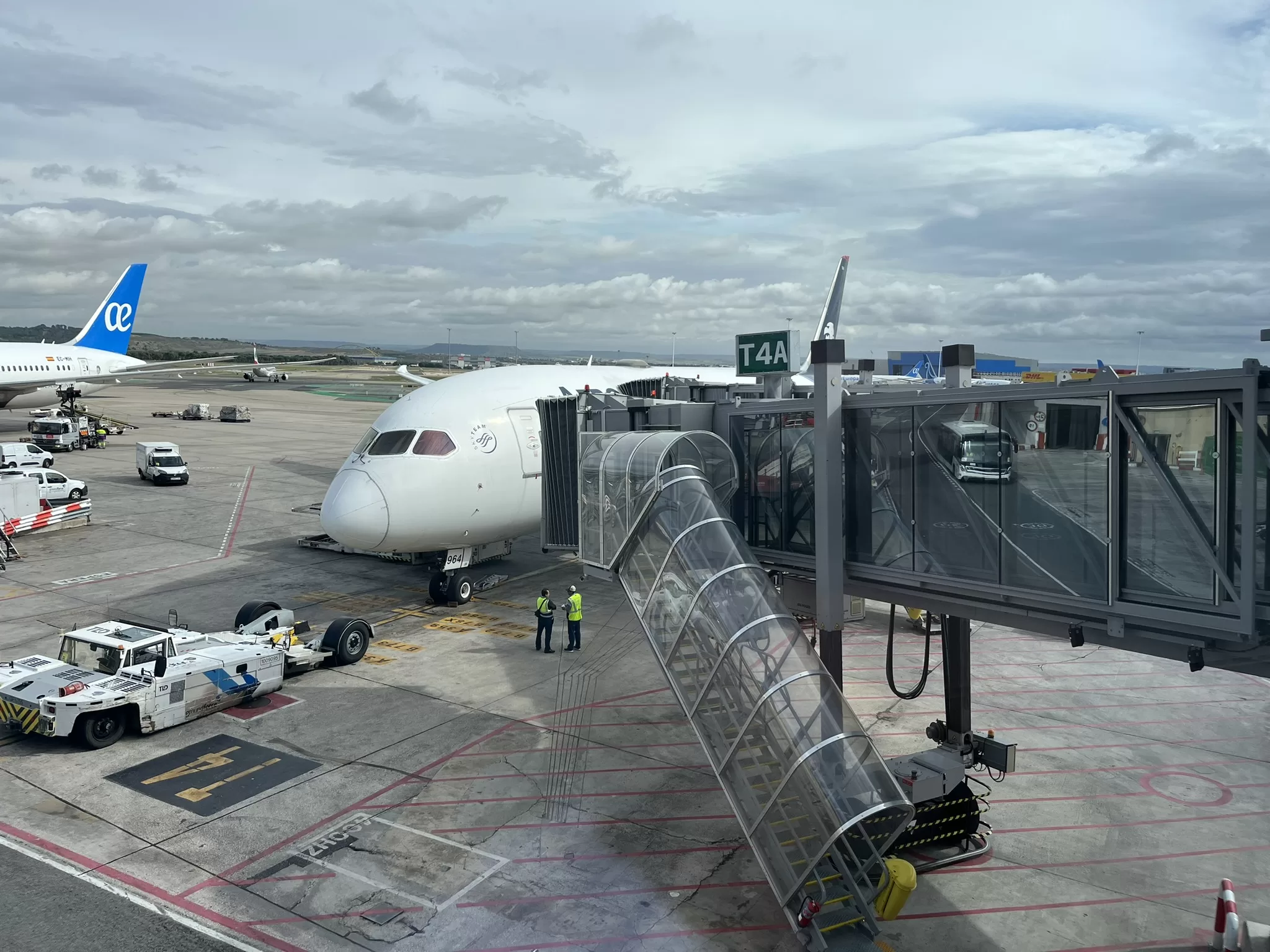 Aeromexico Madrid to Mexico B787-9 plane waiting at gate