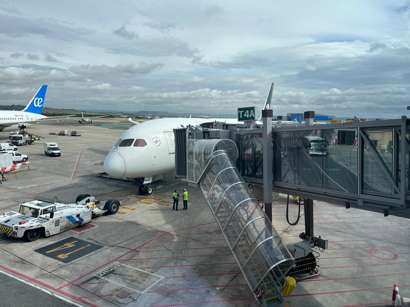 Aeromexico Madrid to Mexico B787-9 plane waiting at gate