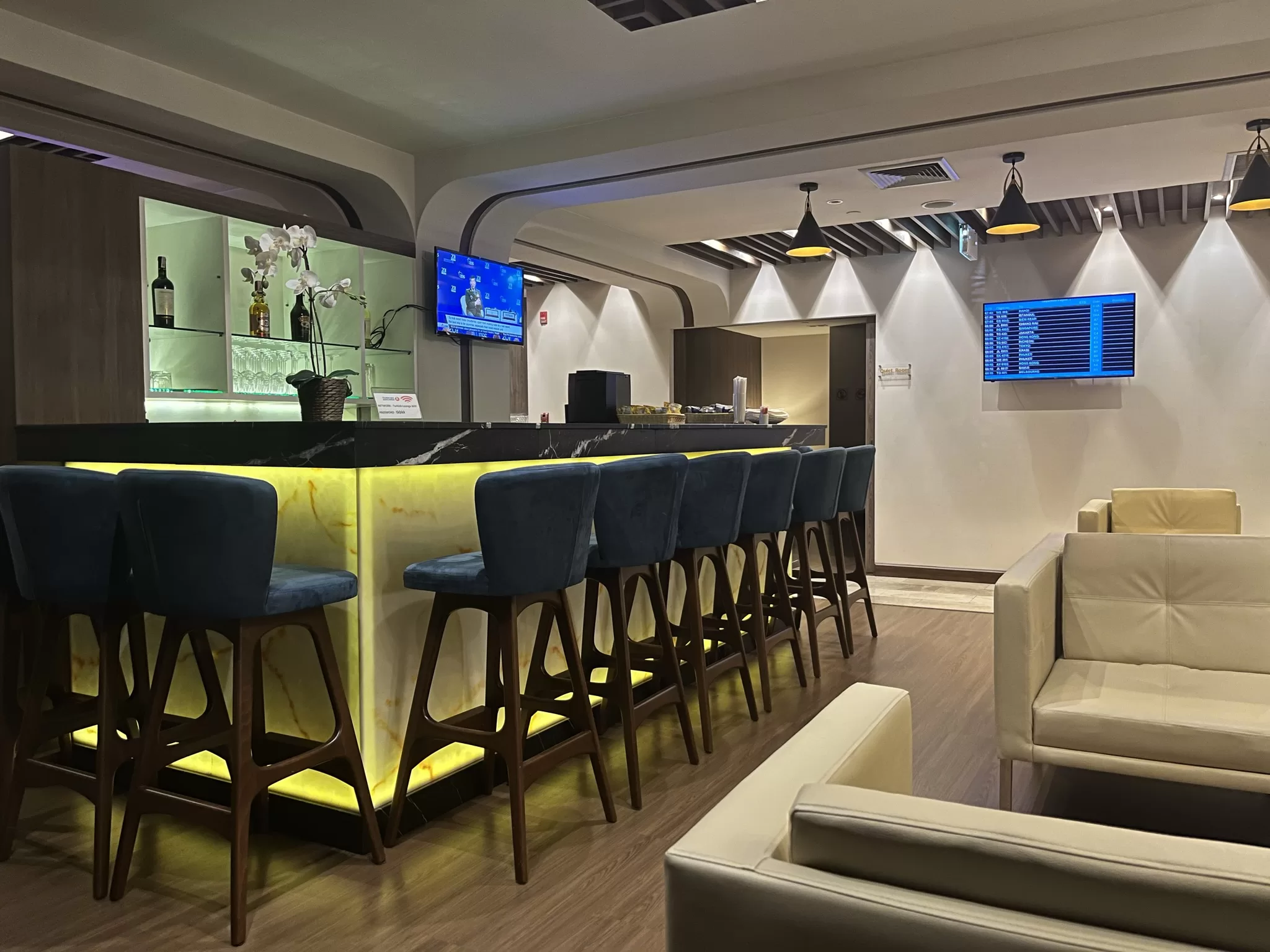 Turkish Airlines Lounge Bangkok Bar Area