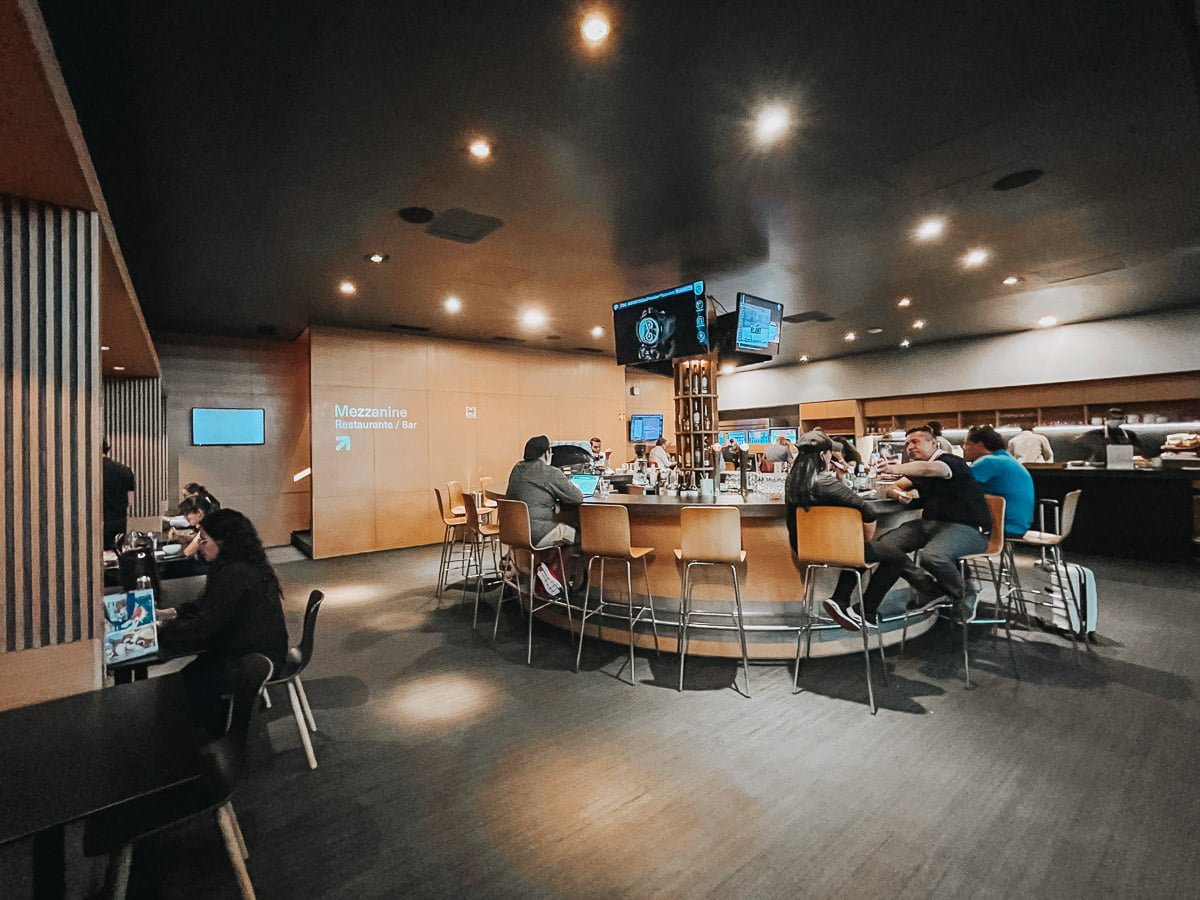 Aeromexico Sala Premier Lounge Bar area
