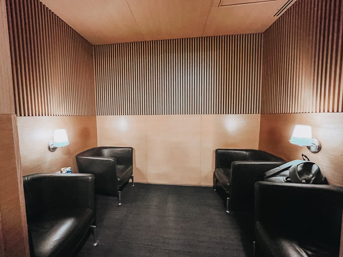 Aeromexico Lounge quiet pod seating