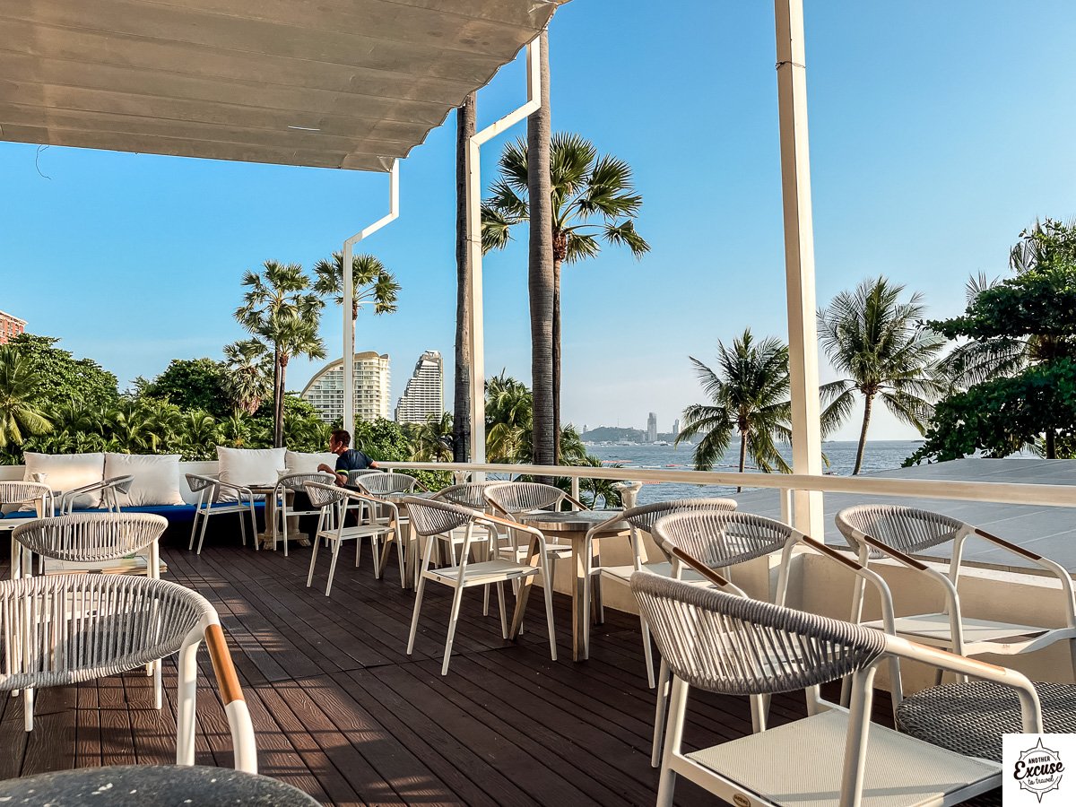 Pullman Pattaya Hotel G Beach Club Bar