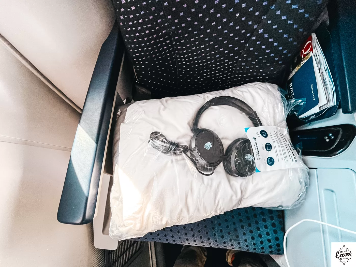 Aeromexico 787-8 Business Class Blanket & Pillow