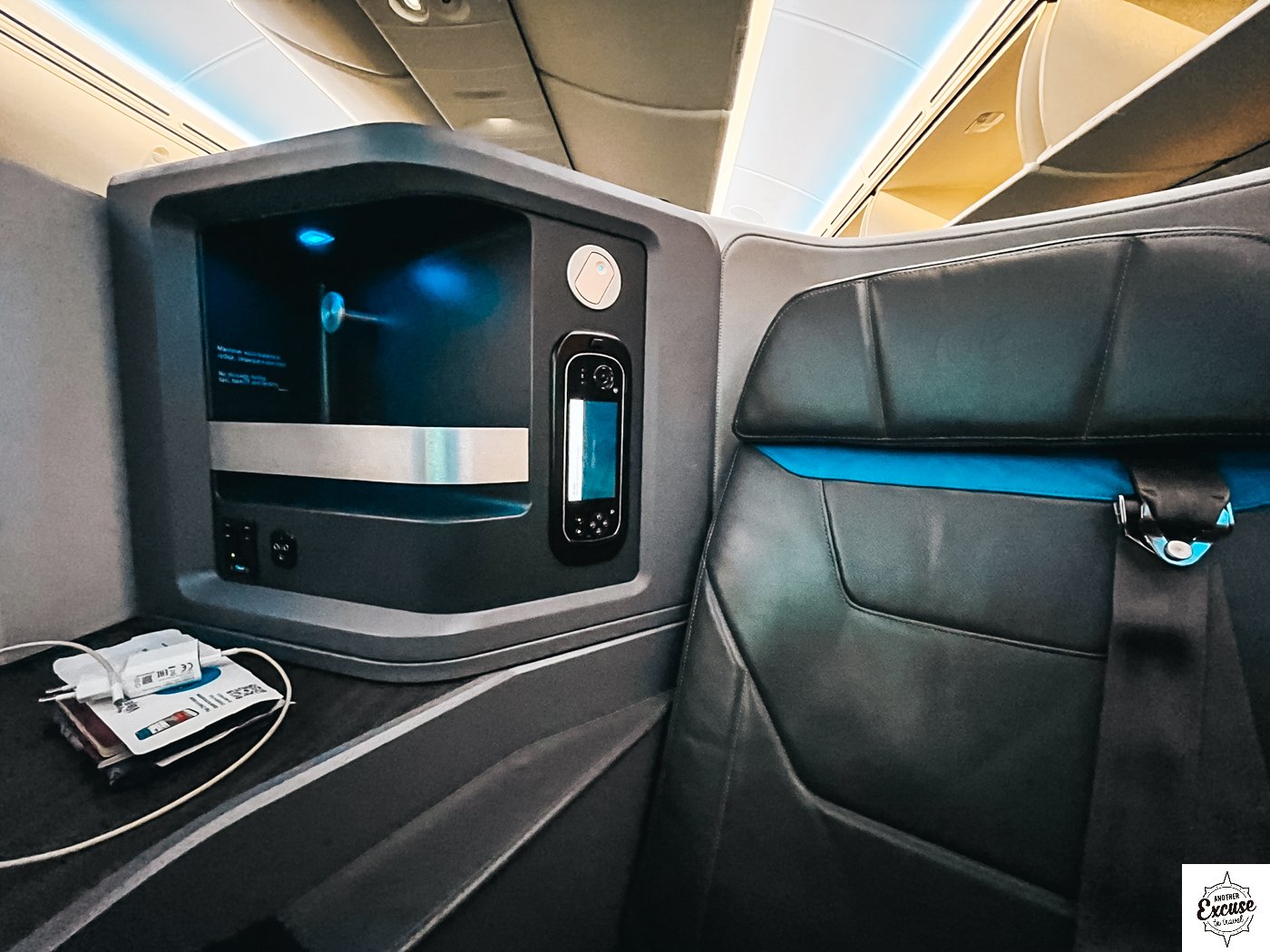 Air Europa 787-9 business class storage