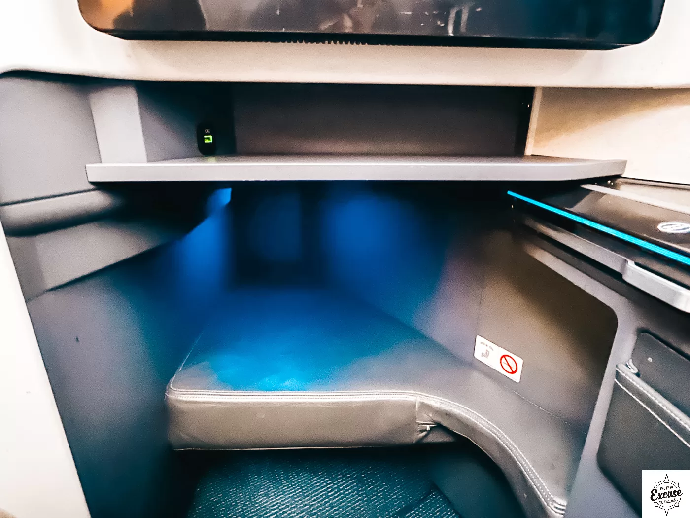 Air Europa 787-9 business class footwell
