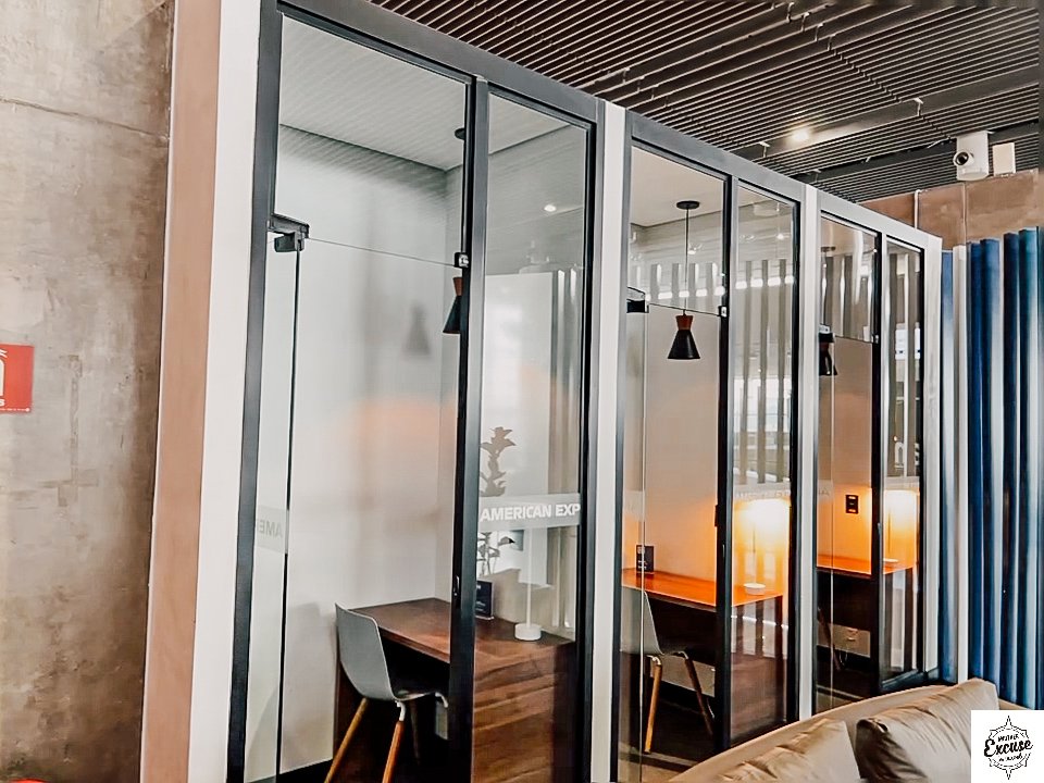 Amex Lounge São Paulo work booths