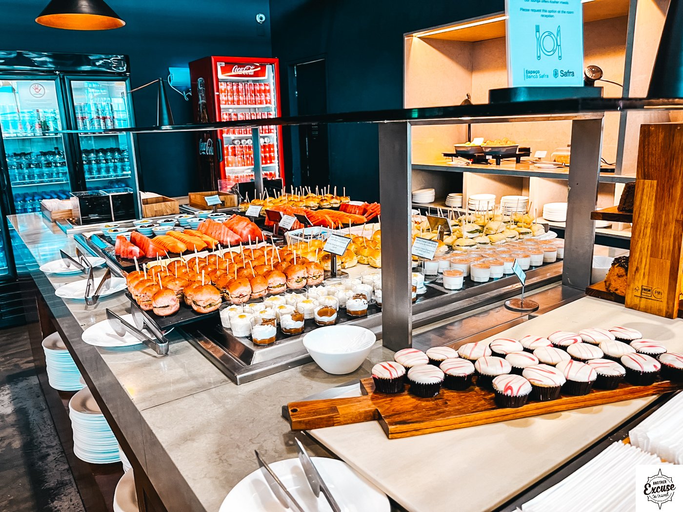 Airport lounge food buffer