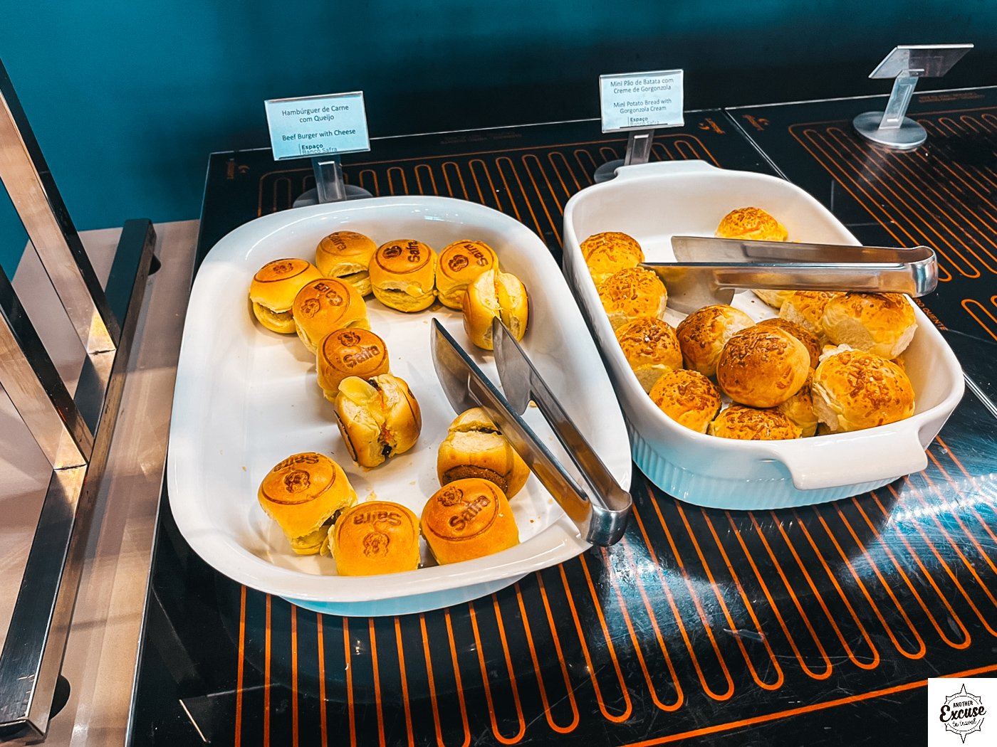 Banco Safra Lounge mini burgers