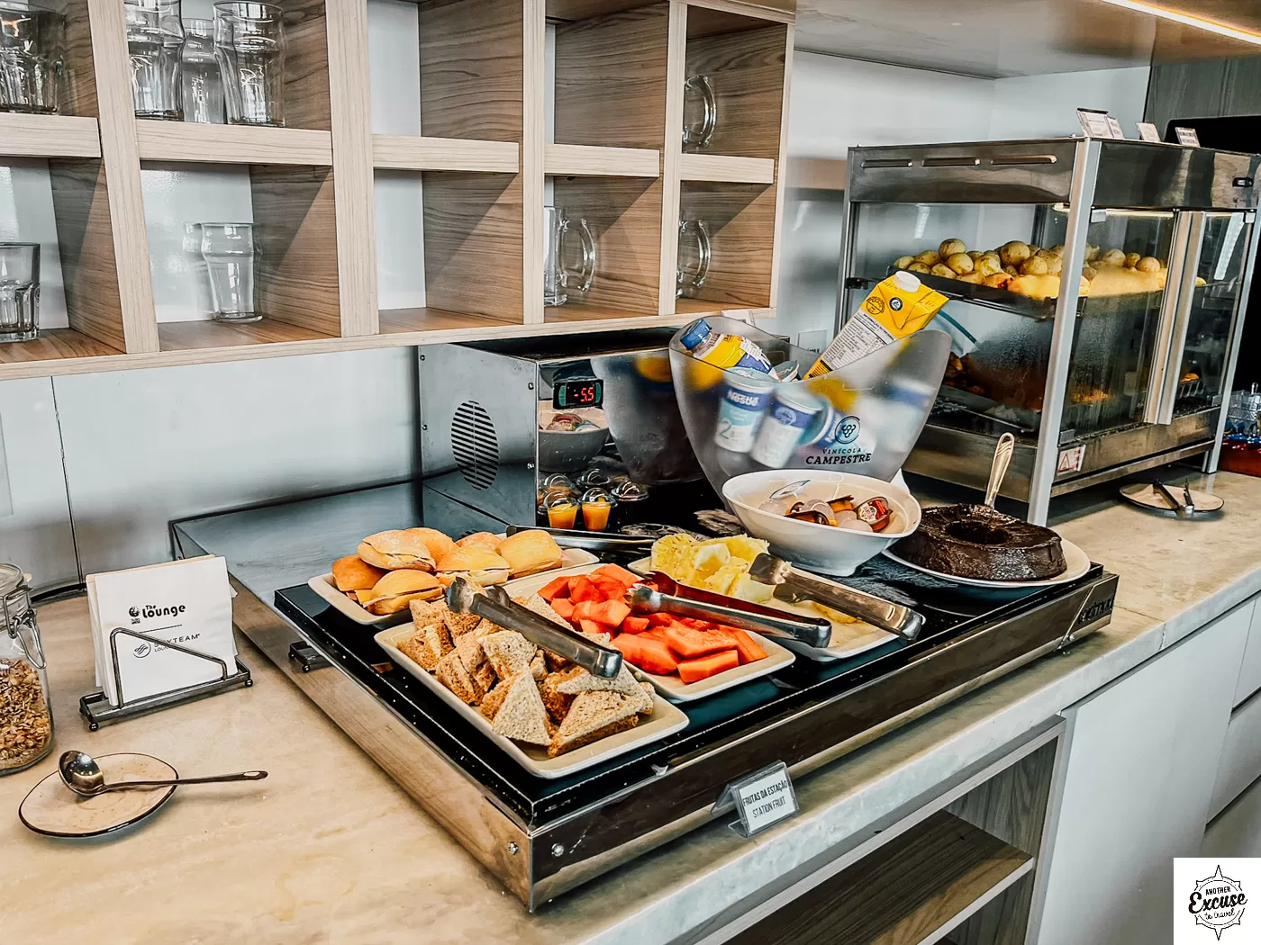 SkyTeam Global Lounge São Paulo sandwiches and fruits