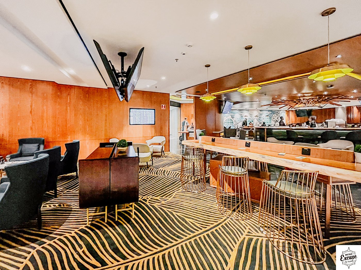 Work and bar area in airport lounge