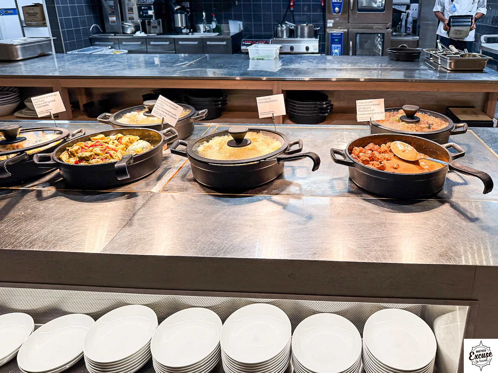 Finnair Business Lounge (non-Schengen) hot food options