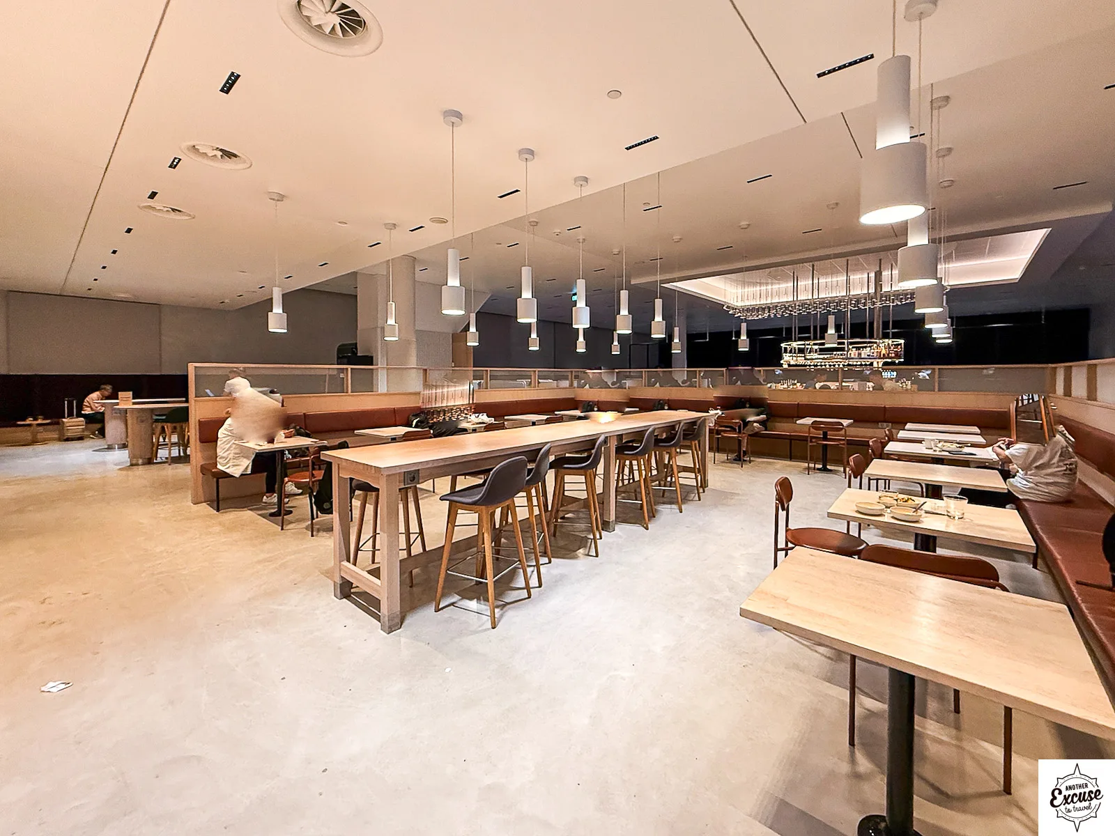 Finnair Business Lounge (non-Schengen) dining area