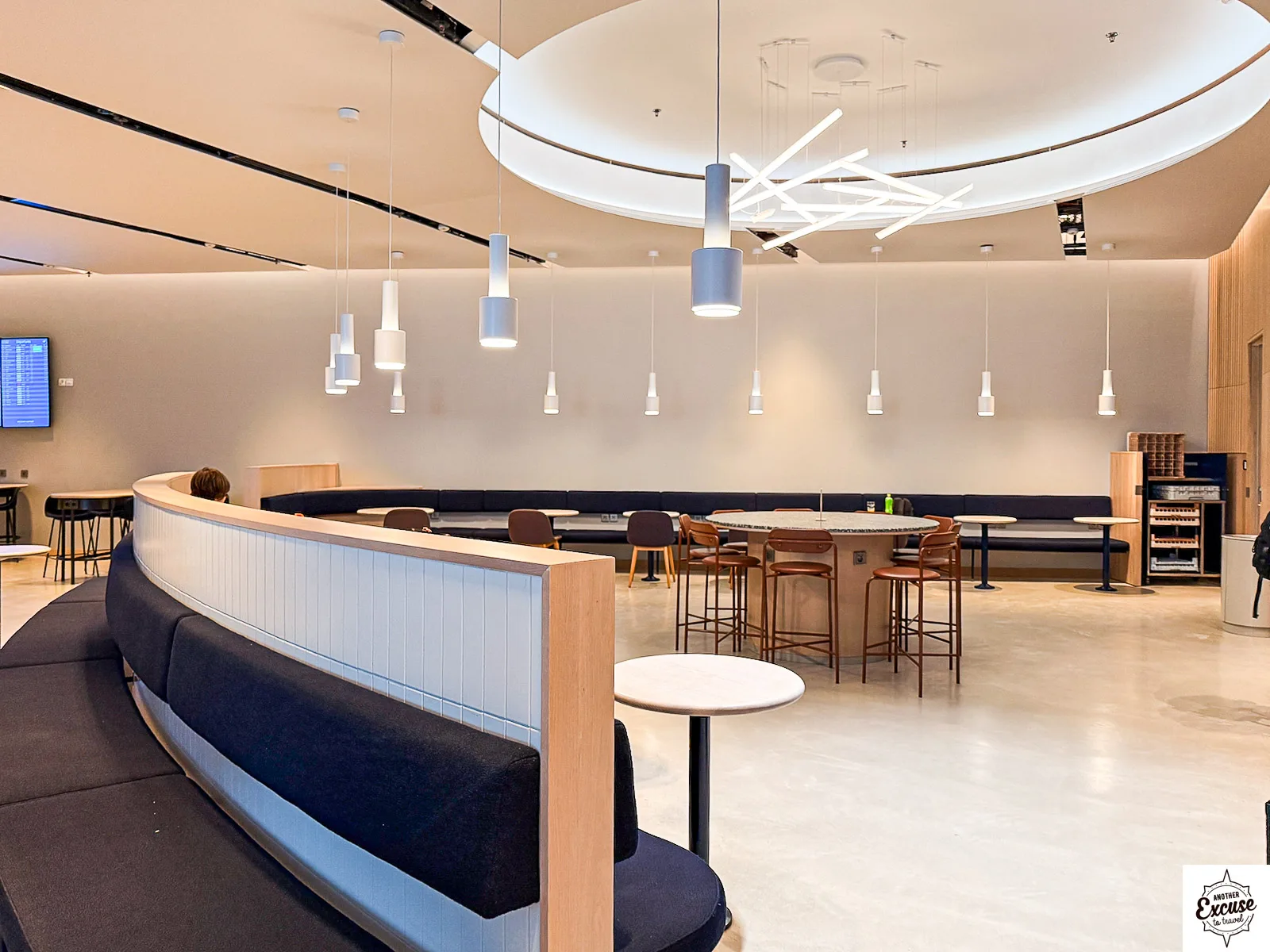 Finnair Business Lounge (non-Schengen) entrance seating area