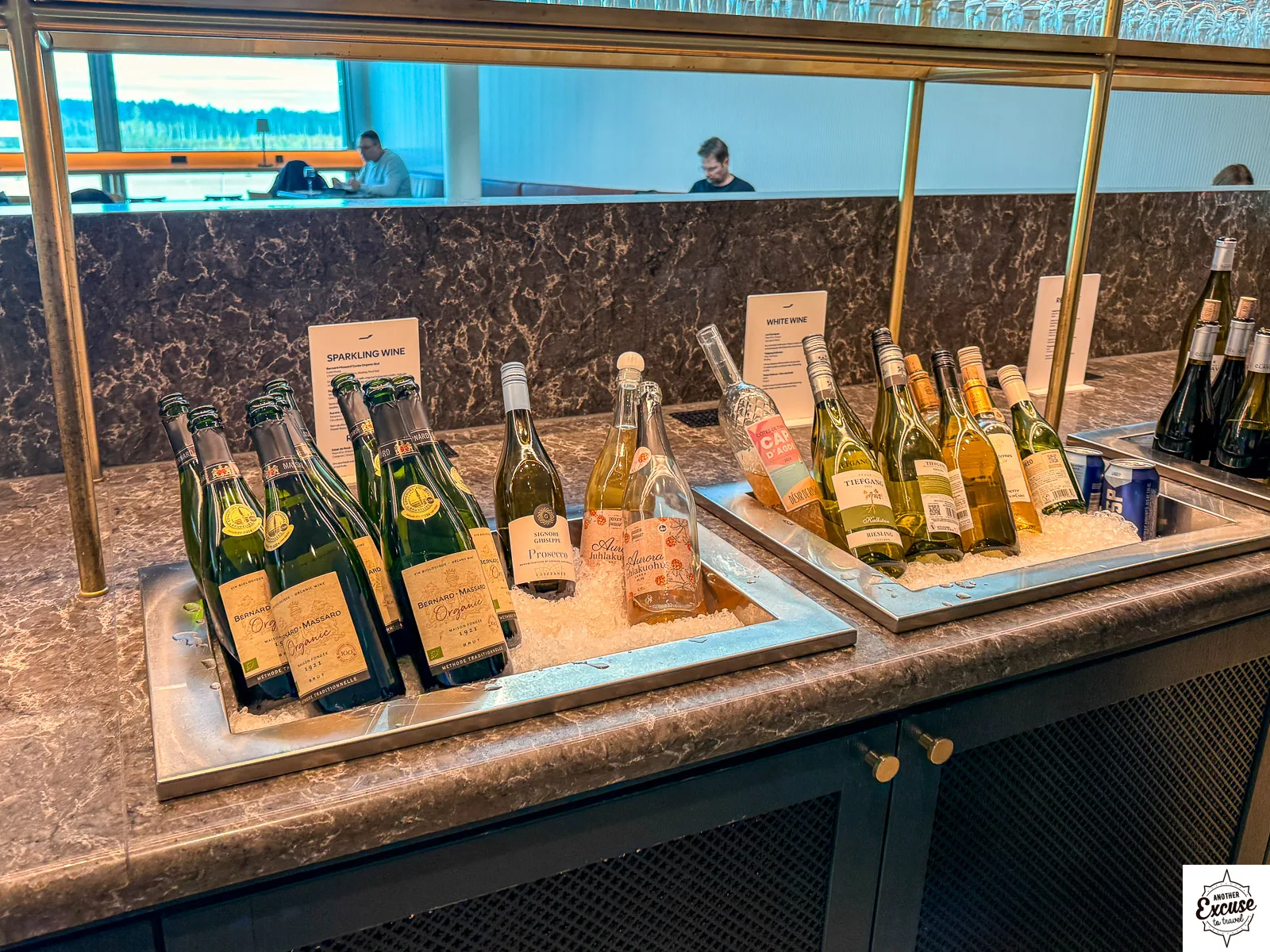 Finnair Business Lounge (Schengen) wine
